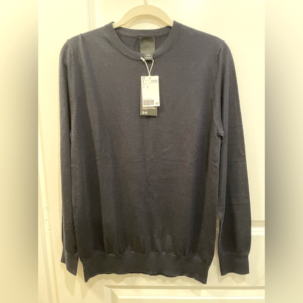 H&M Navy Round Neck Sweater Medium Size